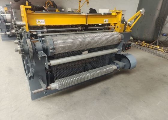 구멍 크기 1/2 인치 용접 된 와이어 메시 기계 닭고기 케이지 메시 전기